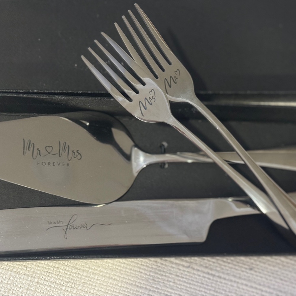 Elegant Silver Cutlery Set - Mr & Mrs Forever
